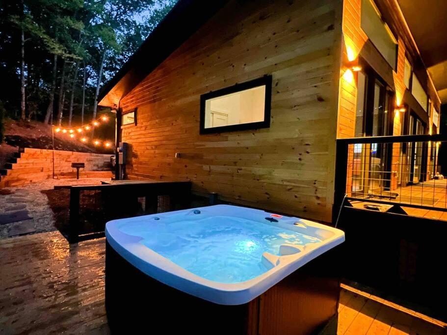 Modern Mountain Getaway With Hot Tub, Fire Pit Villa Sautee Nacoochee Eksteriør billede